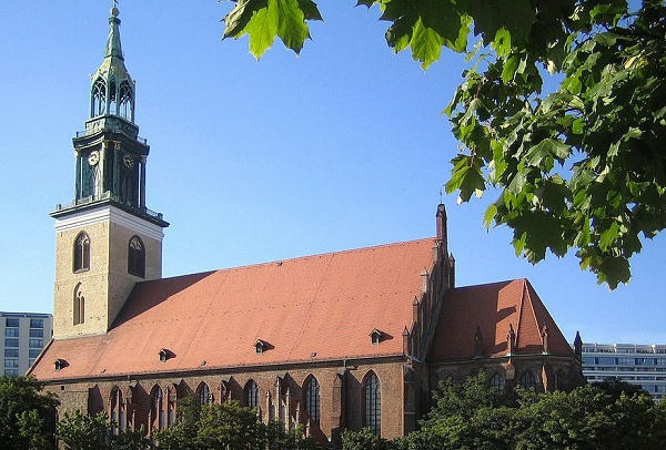 Einstimmiger Beschluss Berlin: Evangelische Kirche für Trauung von Homo-Paaren