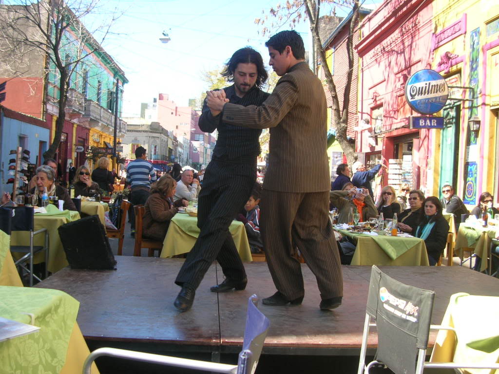 „Tanz am anderen Ufer – schwule Tangopaare in Argentinien“